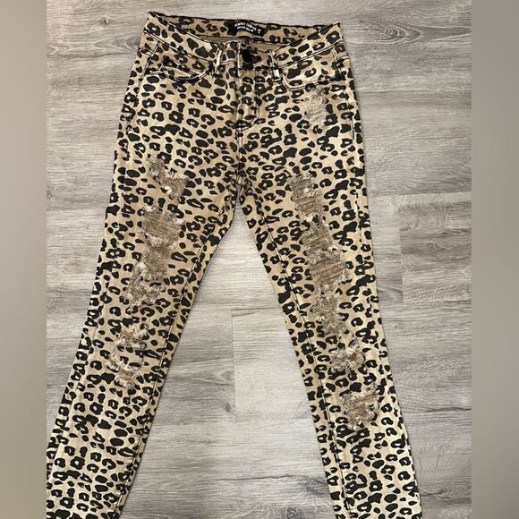 ALMOST FAMOUS MID RISE ROLL UP DISTRESSED FRONT ANIMAL PRINT BEIGE SIZE 3 - Picture 3 of 8